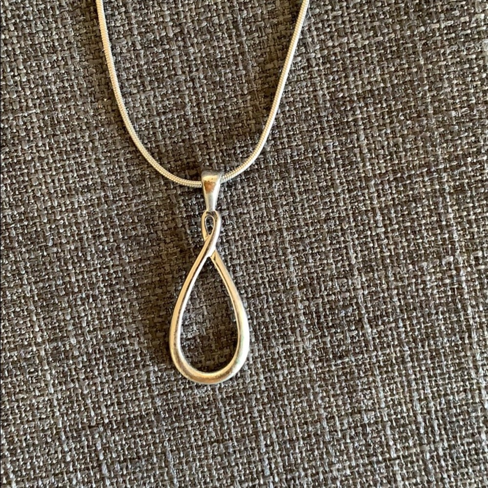 Simple Infiniti necklace - Picture 2 of 3